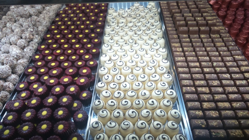 chocolaterie-DALUIS-min_chocolates_milk_chocolate_white_chocolate_truffles_candy_food_treat_cacao-1213769